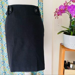 Banana Republic Black textured fabric lined pencil skirt (size 6P)